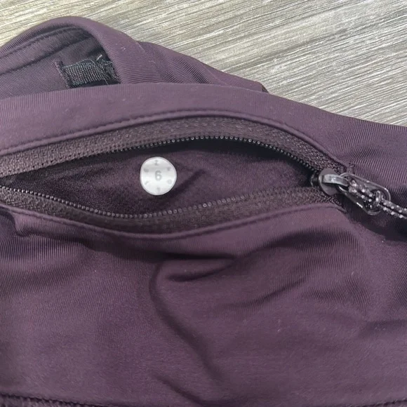 Lululemon speed shorts size 6 good used condition - Picture 4 of 5